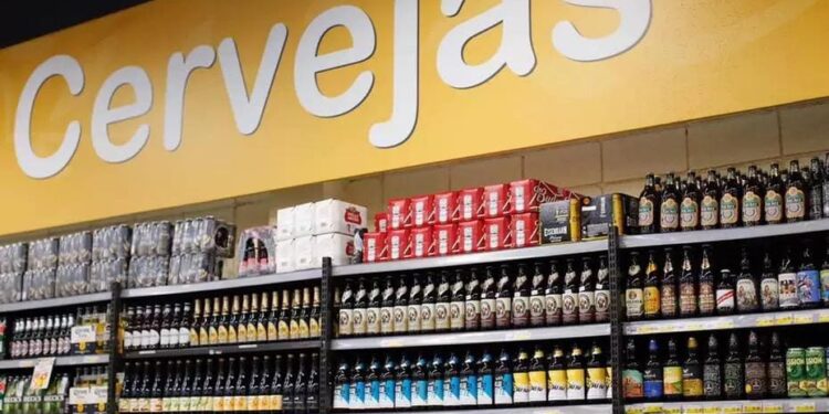 Cerveja Mais Cara e Rara: Entenda a Crise nas Prateleiras dos Supermercados