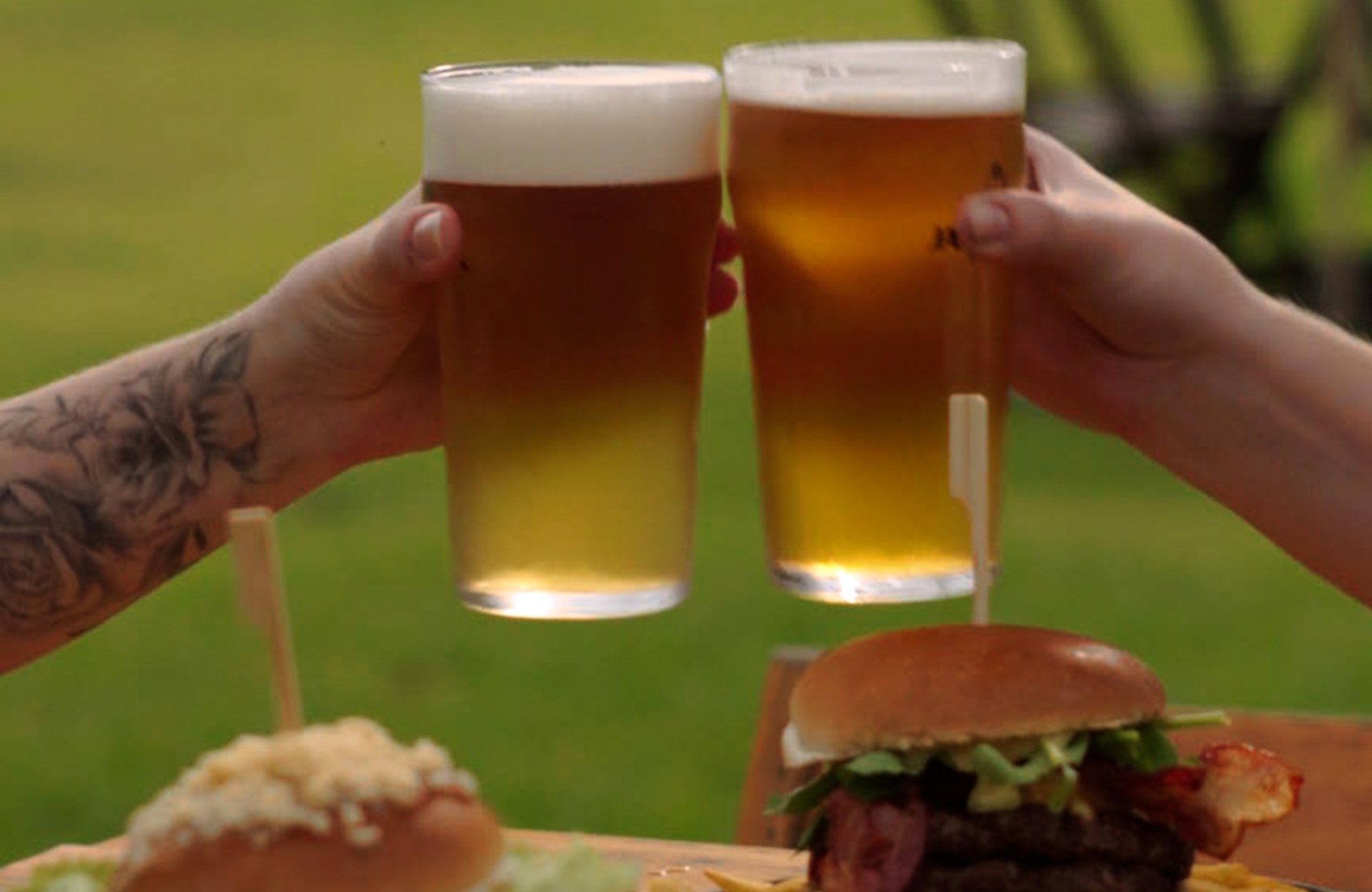 Picada Café Une Cerveja Artesanal e Hambúrguer em Festival Gratuito no Feriado