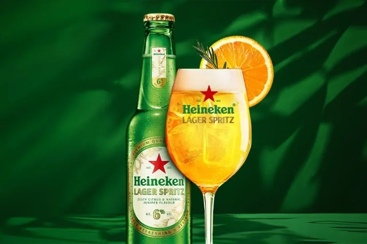 Lager Spritz: A Nova Cerveja da Heineken para Beber com Gelo e Laranja